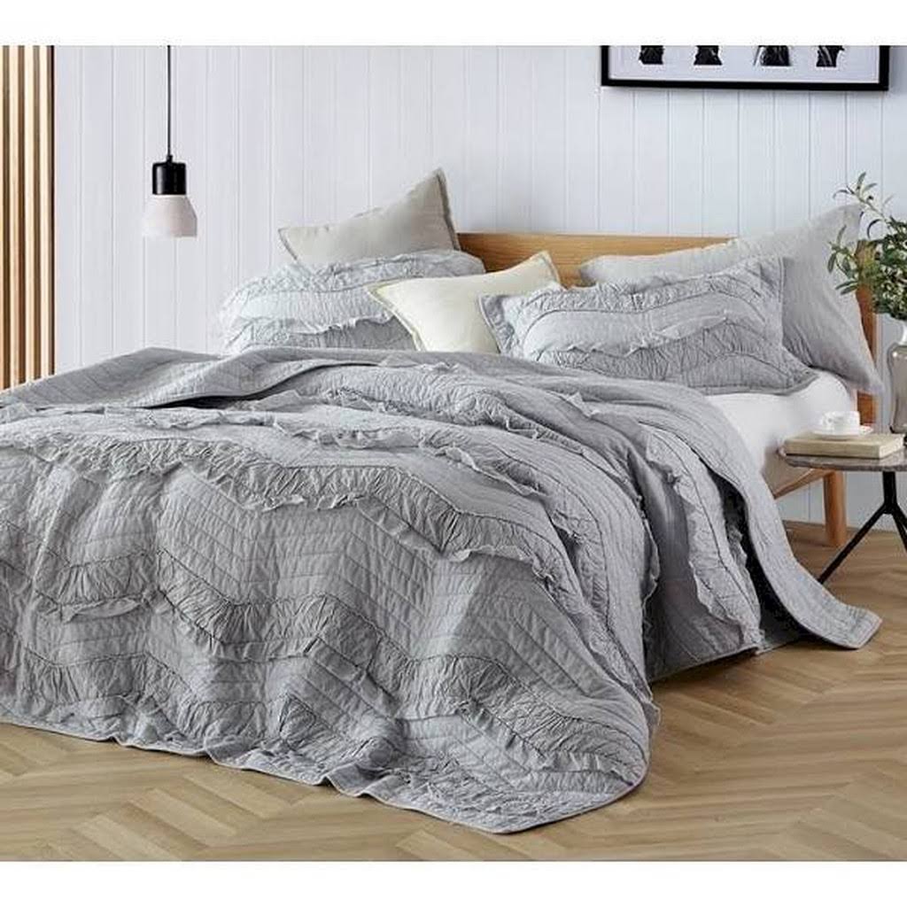 Chevron Ruffles Quilt Glacier Gray Twin XL L119072