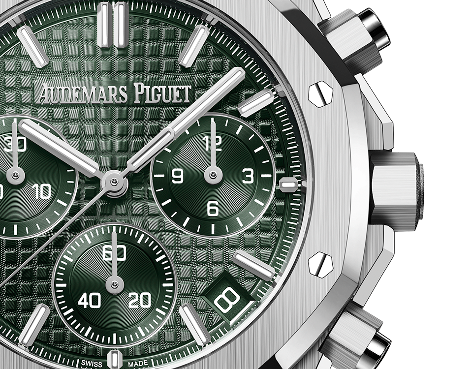 Khaki Green Dial Chronograph 41mm W978