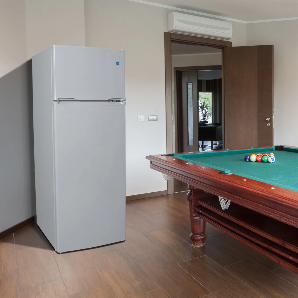 White Top Freezer Refrigerator U694