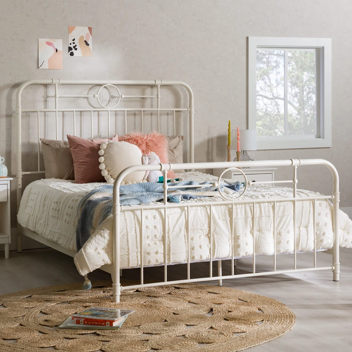 Queen Size Metal Bed V7211