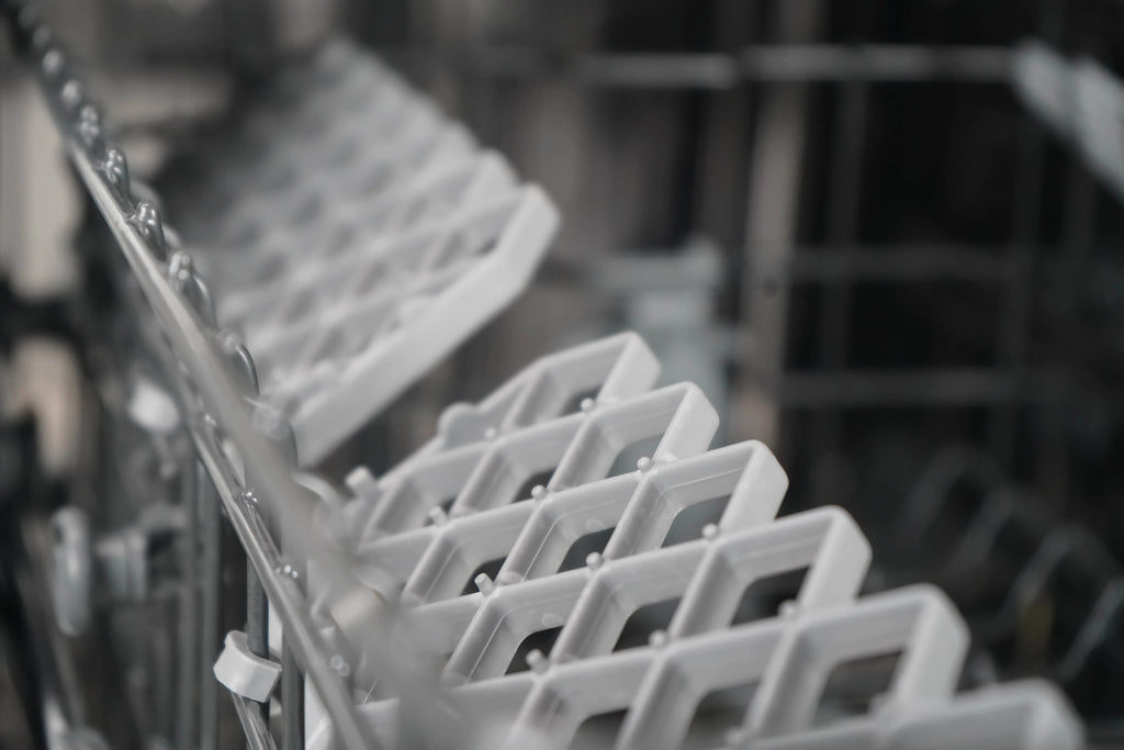 18 Wide Built-in Dishwasher in White L337