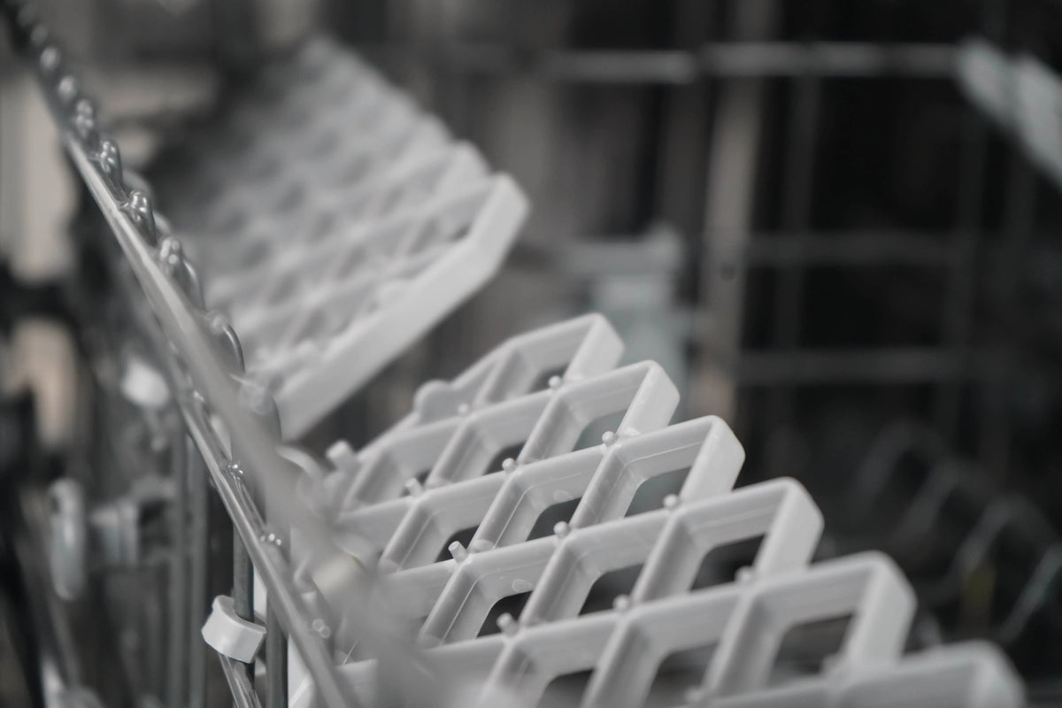 18 Wide Built-in Dishwasher in White L337