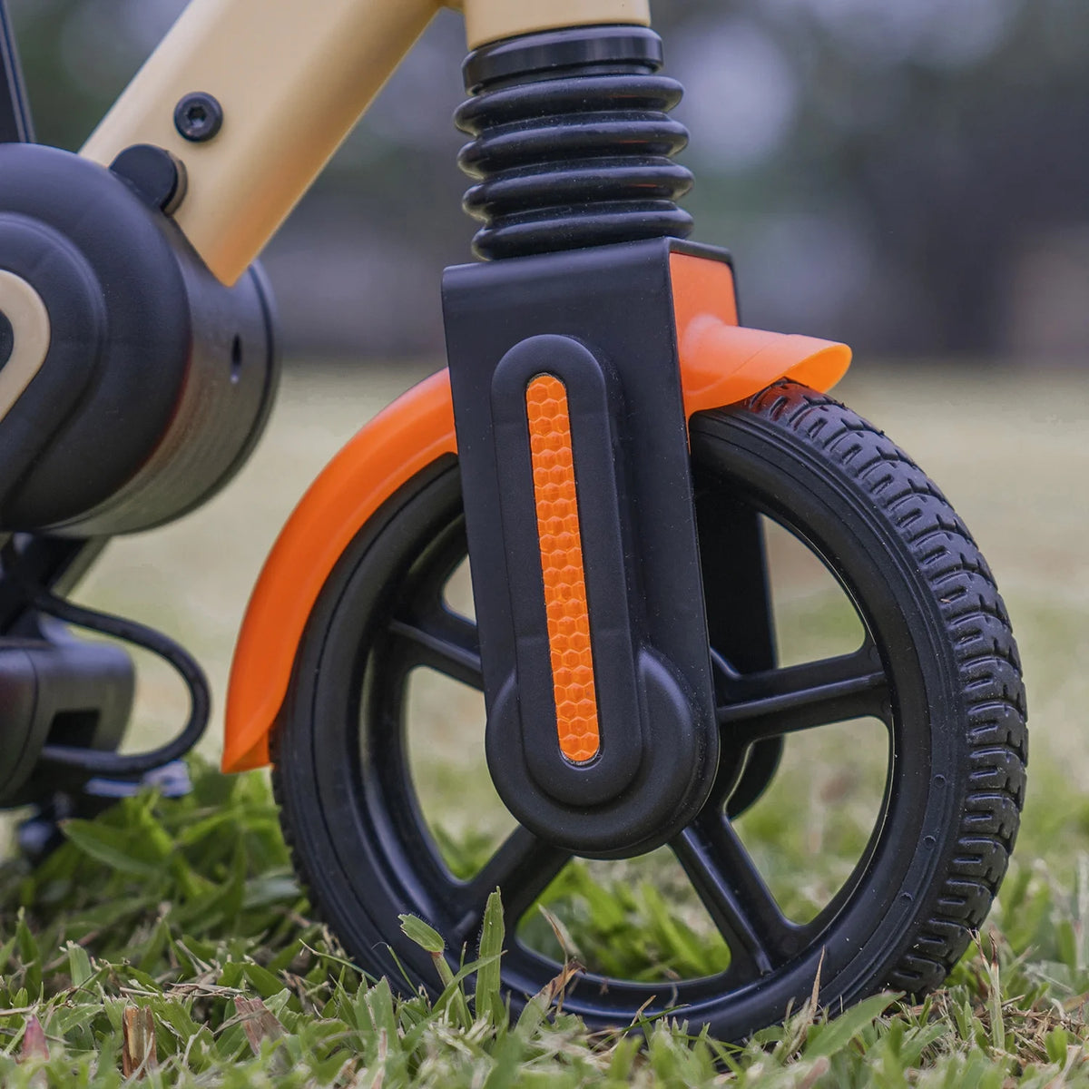Electric Scooter with 6.5 Rubber Tires, 150W Motor, Foldable L793