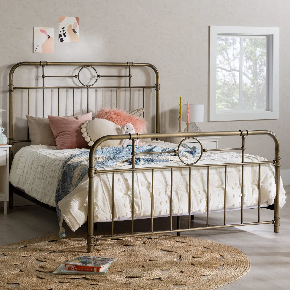 Queen Size Metal Bed V7211